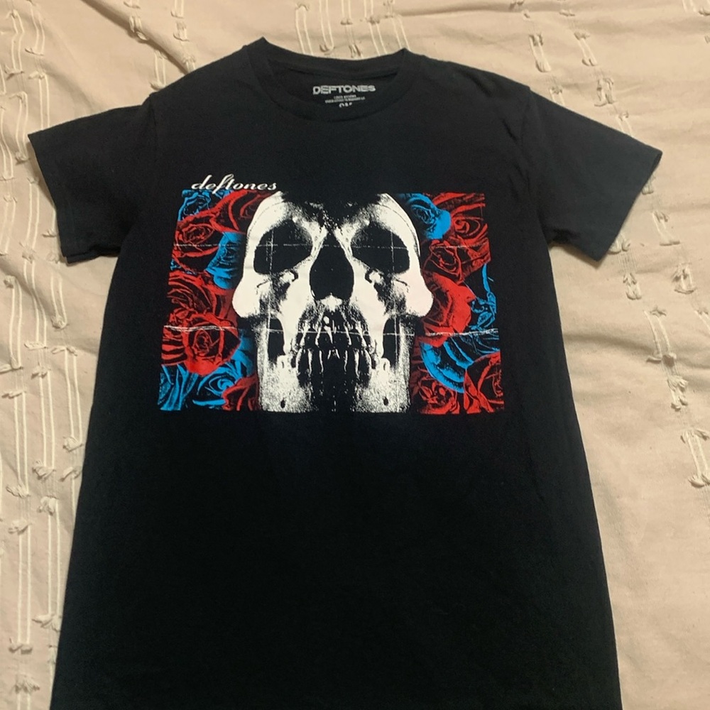 black small/medium deftones tee